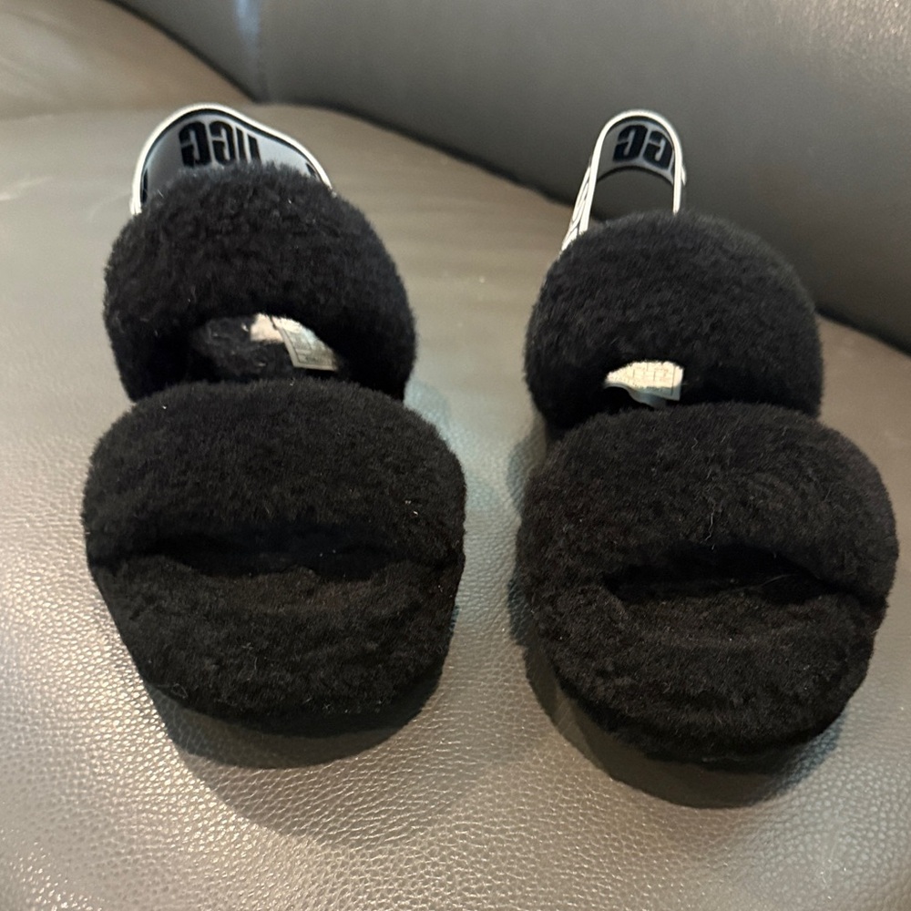 UGG Black Fluffy Women’s Slippers